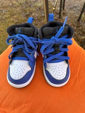 Kids Jordan shoes Sz 6C